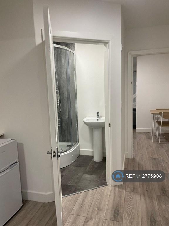 Room 1 - Ensuite