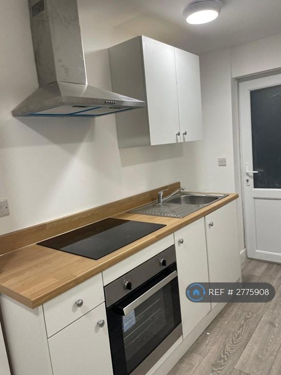 Room 1- Studio Kitchen