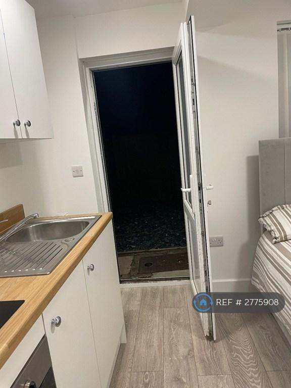 Room 1 - Garden/Personal Entrance