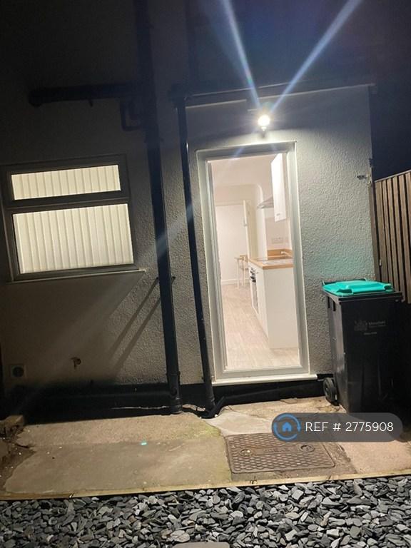 Room 1 - Garden/Personal Entrance