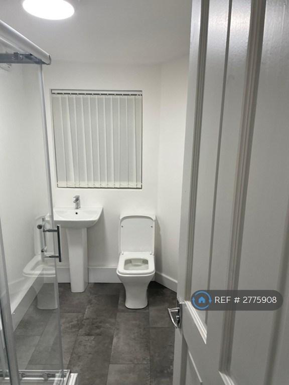 Room 2 And 3 Shared Bathroom