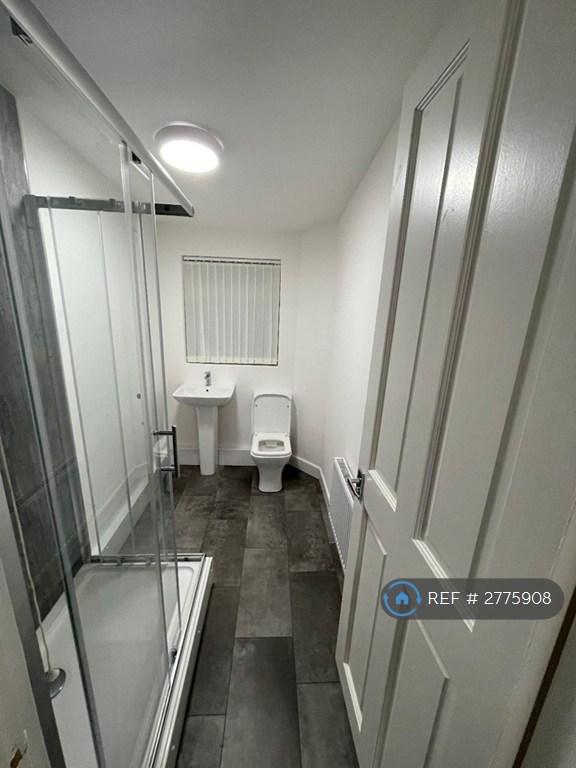 Room 2 And 3 Shared Bathroom