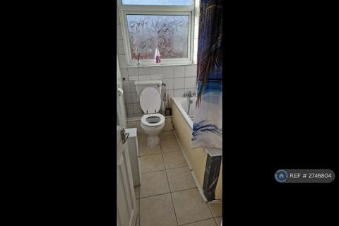 2 bedroom flat to rent, Dorrington Court, London, SE25