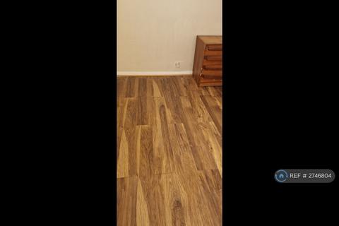 2 bedroom flat to rent, Dorrington Court, London, SE25