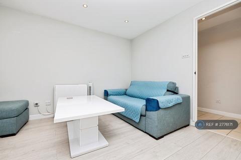 2 bedroom flat to rent, John Maurice Close, London, SE17