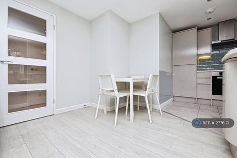 2 bedroom flat to rent, John Maurice Close, London, SE17