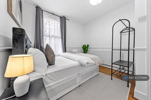 5 bedroom terraced house to rent, Stafford Road, London, E7