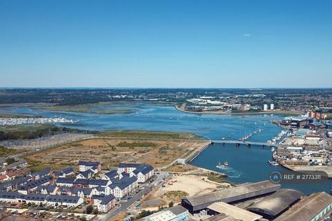 2 bedroom flat to rent, Poole, Poole, BH15