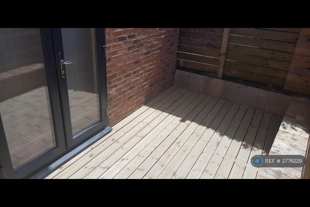 Rear Decking Area