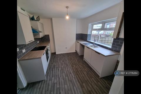 2 bedroom semi-detached house to rent, Moreton Street, Chadderton, Oldham, OL9