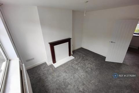 2 bedroom semi-detached house to rent, Moreton Street, Chadderton, Oldham, OL9