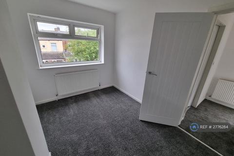 2 bedroom semi-detached house to rent, Moreton Street, Chadderton, Oldham, OL9