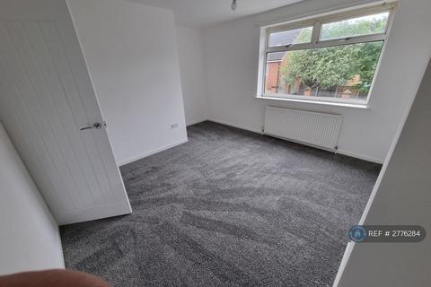 2 bedroom semi-detached house to rent, Moreton Street, Chadderton, Oldham, OL9