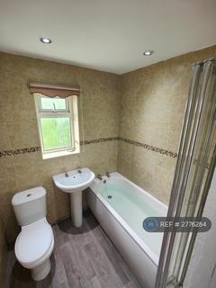 2 bedroom semi-detached house to rent, Moreton Street, Chadderton, Oldham, OL9