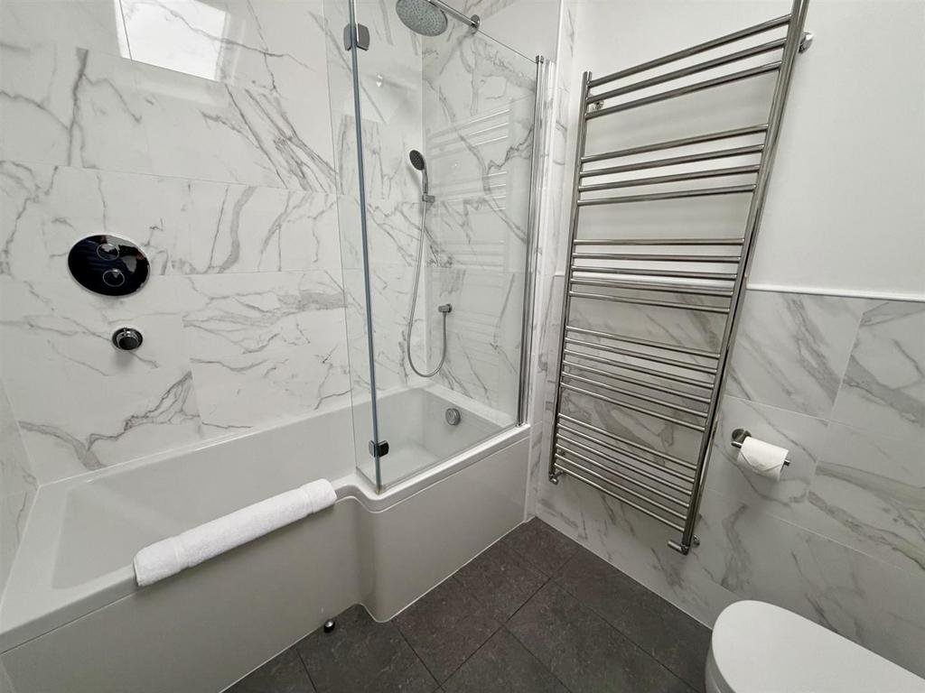 Family Bathroom/WC
