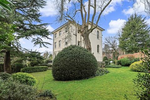 Oak Hill Park, London, NW3