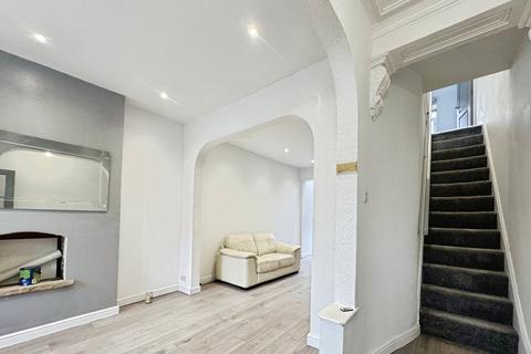 3 bedroom semi-detached house to rent, Manchester Road, Heaton Norris, Stockport, SK4