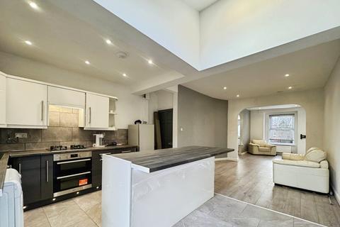 3 bedroom semi-detached house to rent, Manchester Road, Heaton Norris, Stockport, SK4