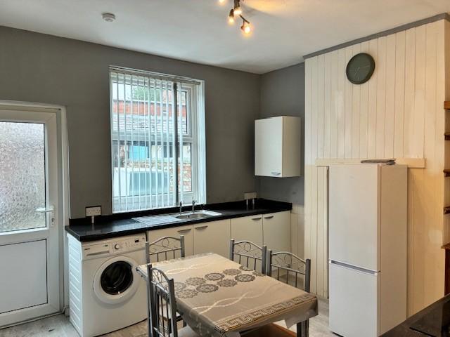 *Two Bed Terraced* *Walking distance to Nuneaton