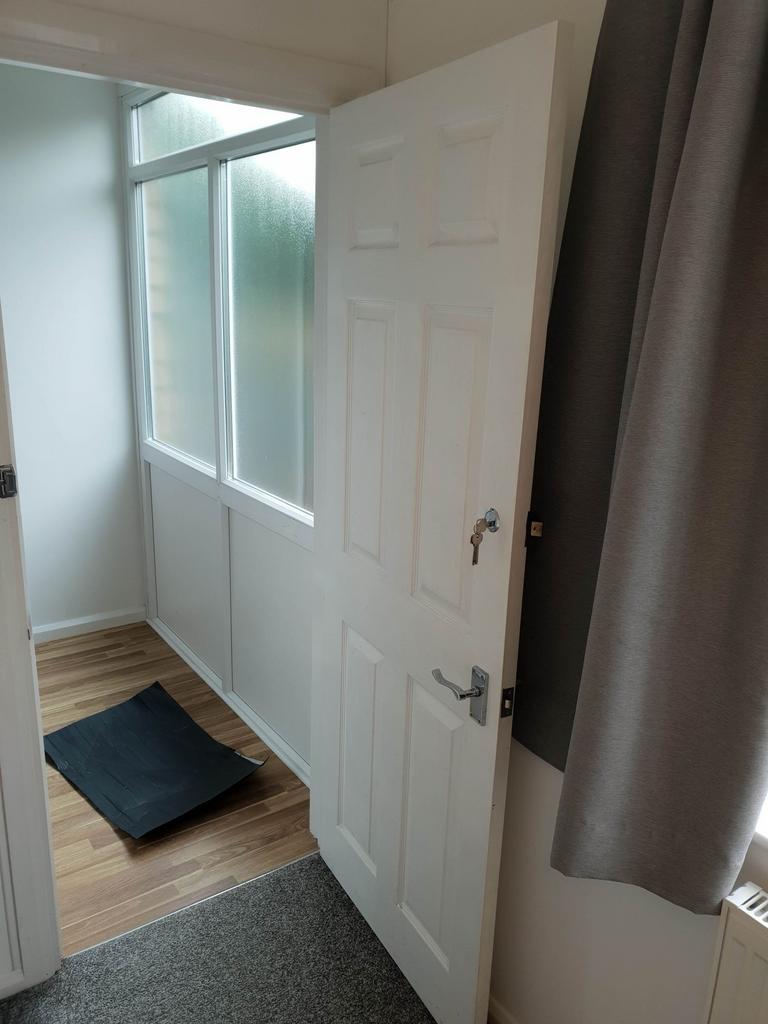 Bright, well-maintained entrance hallway with f...