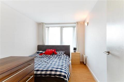 2 bedroom flat to rent, Seacon Tower, Hutchings Street, London, E14