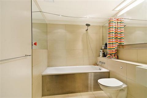2 bedroom flat to rent, Seacon Tower, Hutchings Street, London, E14