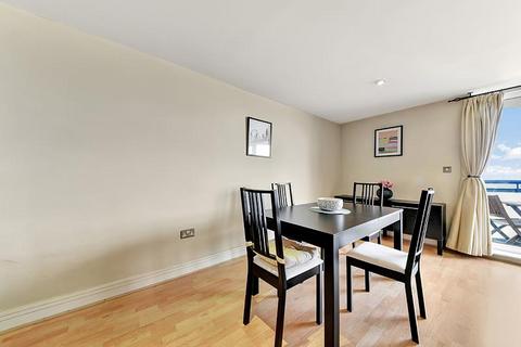 2 bedroom flat to rent, Apollo Building, Newton Place, London, E14