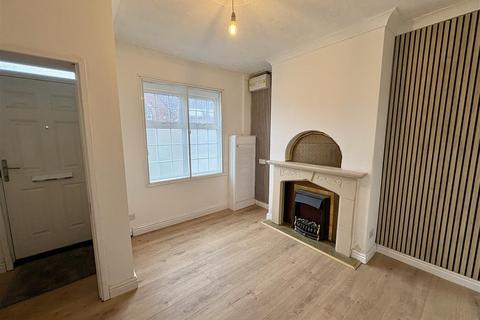 2 bedroom terraced house to rent, High Road, Willenhall