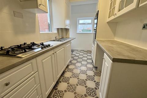 2 bedroom terraced house to rent, High Road, Willenhall