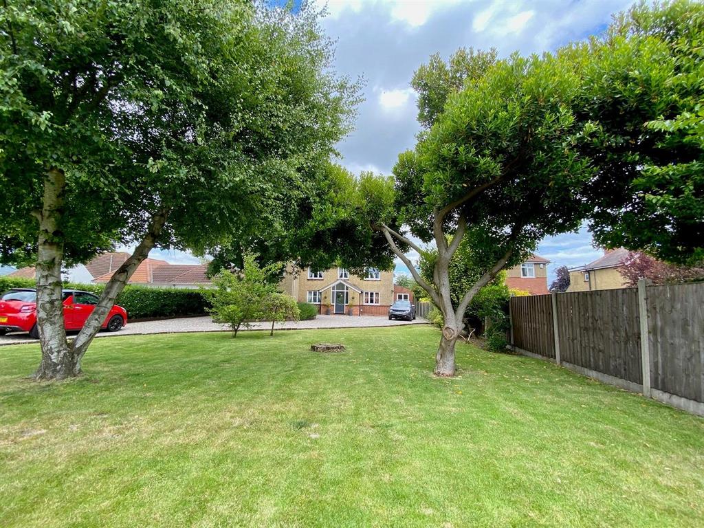 Front Garden Frontage.jpg