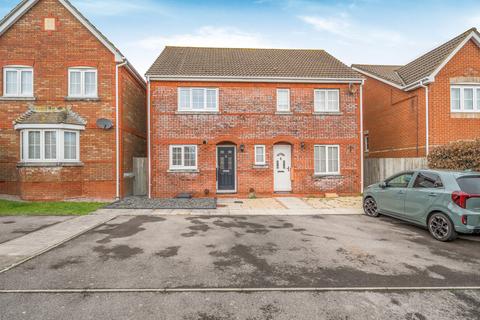 2 bedroom semi-detached house for sale, Gardenia Drive, Fareham, Hampshire, PO15