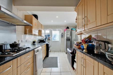 4 bedroom end of terrace house for sale, Randall Avenue, London, NW2