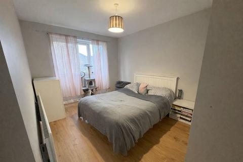 2 bedroom flat to rent, Ashby Court, Hemel Hempstead, HP2