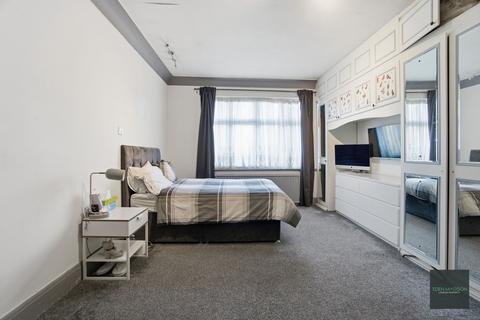 4 bedroom semi-detached house for sale, London N2