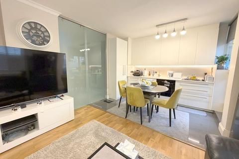 3 bedroom flat for sale, Upper Park Road, London NW3
