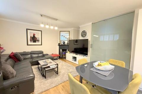 3 bedroom flat for sale, Upper Park Road, London NW3