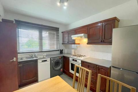 3 bedroom flat for sale, Ampthill Square, London NW1
