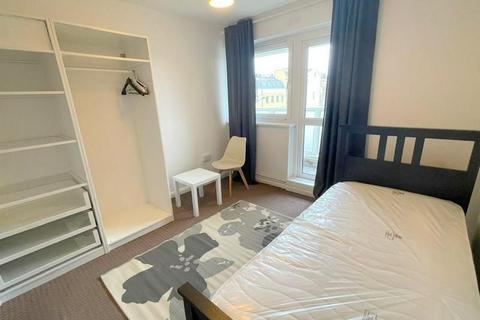 3 bedroom flat for sale, Ampthill Square, London NW1