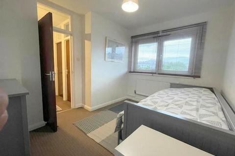 3 bedroom flat for sale, Ampthill Square, London NW1