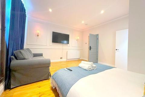 1 bedroom in a house share to rent, London NW2