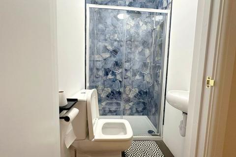 1 bedroom in a house share to rent, London NW2