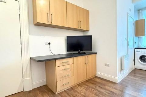 Studio to rent, 11 Quex Road, London NW6