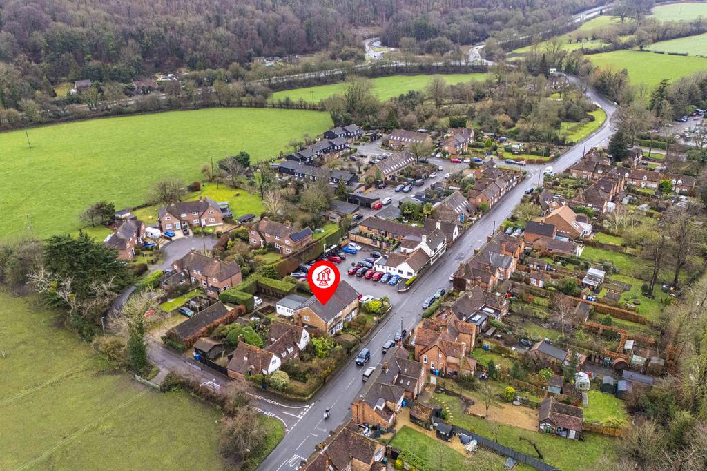 Badgers Rest, Bisham Village, SL7 1 RR Drone (LOW R