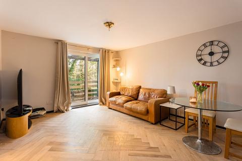Oakside Court, Horley RH6