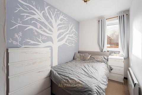 2 bedroom flat for sale, Oakside Court, Horley RH6