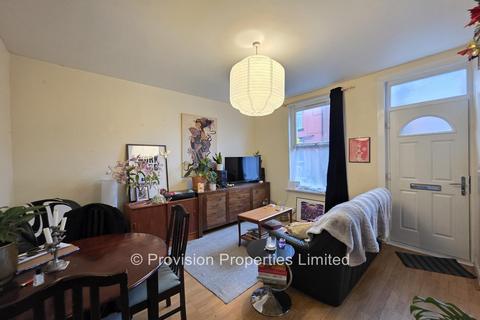 2 bedroom end of terrace house to rent, Harold Mount, Hyde Park LS6