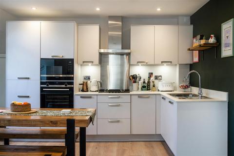 1 bedroom flat for sale, Mill Road, Epsom