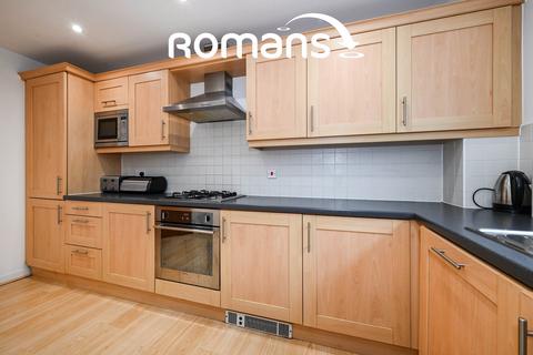 2 bedroom flat to rent, St. Francis Close, Crowthorne, RG45