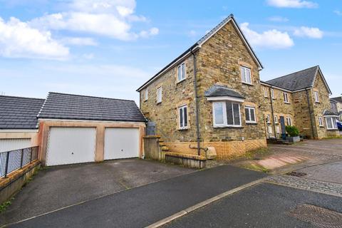 3 bedroom end of terrace house for sale, Hillside Drive, Okehampton