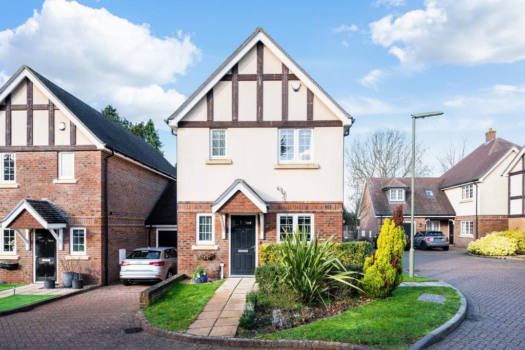 Lambourne close